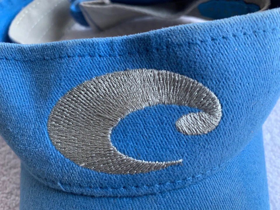 Visera Costa Del Mar para mujer azul agua blanco bordado logotipo tirantes algodón Foto 2 de 4