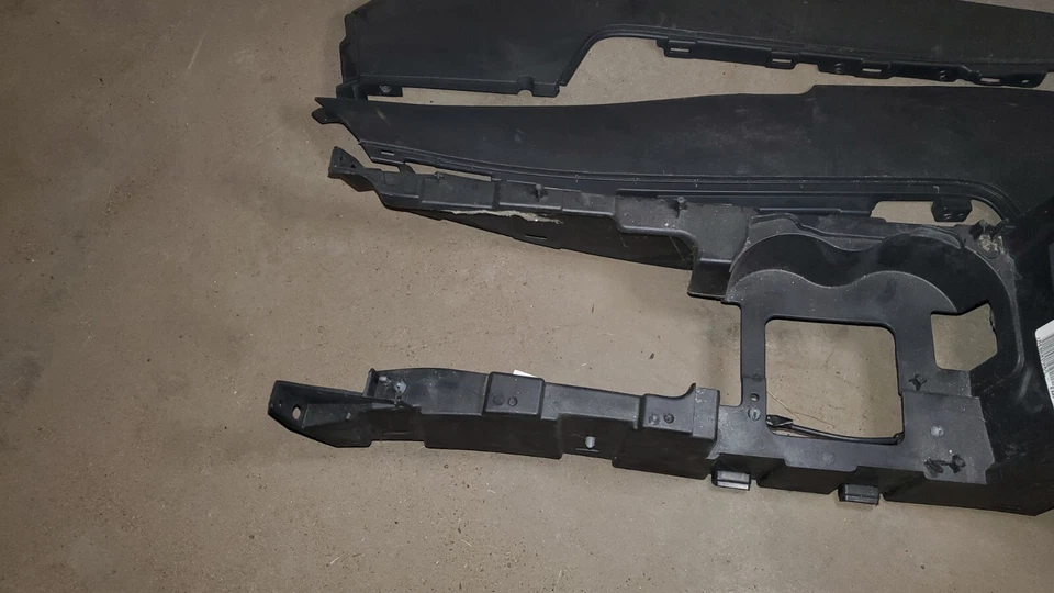 Consola central inferior delantera usada se adapta a: Dodge Challenger 2012 piso AT parte inferior delantera Foto 4 de 4