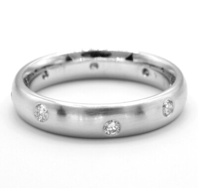 Natürlicher F-VS1 Diamant bündig Eternity Band Ehering in massivem Gold/Platin