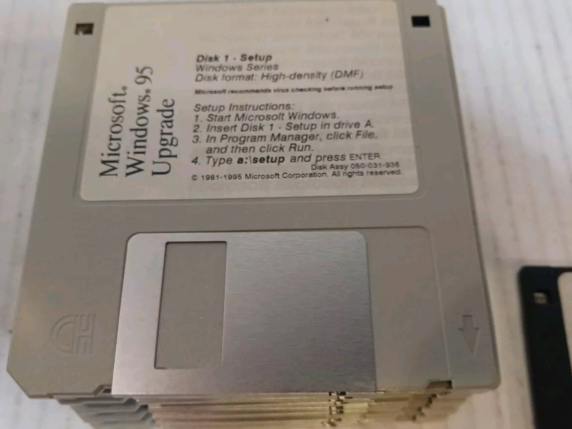 MICROSOFT WINDOWS 95 - Upgrade 3.5 Inch Floppy Disk Software MICROSOFT WINDOWS 95 - Upgrade 3.5 Inch Floppy Disk Software