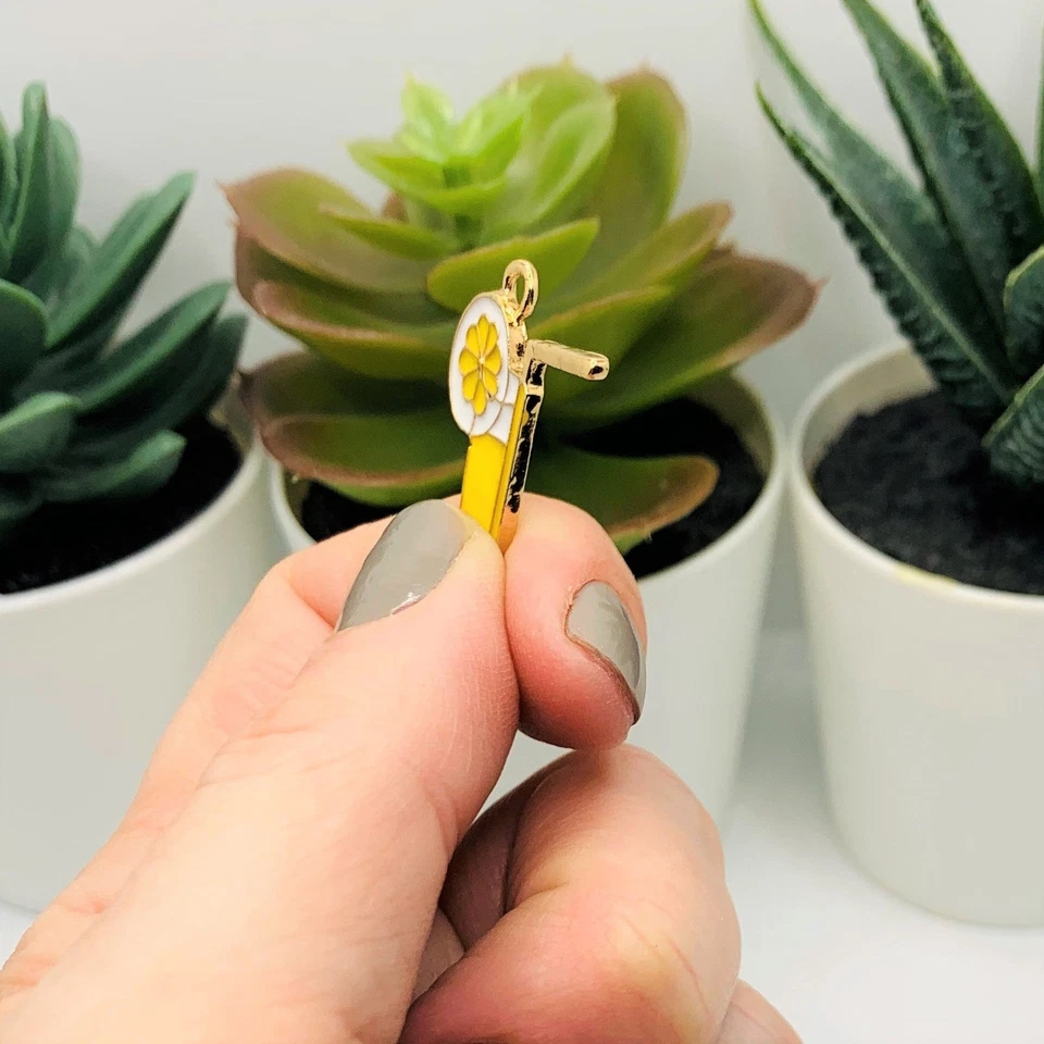 Dijes de limonada esmaltada amarilla, 23x20 mm - Vendedor de EE. UU. Foto 4 de 4