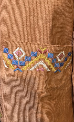NUEVO CON ETIQUETAS Umee Mujer Camisa Pana Grande Pequeña Marrón Diseño Azteca - Imagen 4 de 8