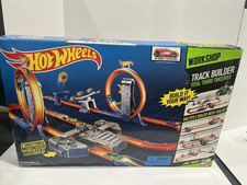 Hot Wheels BGX89 Track Builder Total Turbo Takeover Set