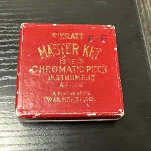 Vintage The Master Key Chromatic Pitch Pipe Instrument Kratt Co. A-440 13 Keys. 