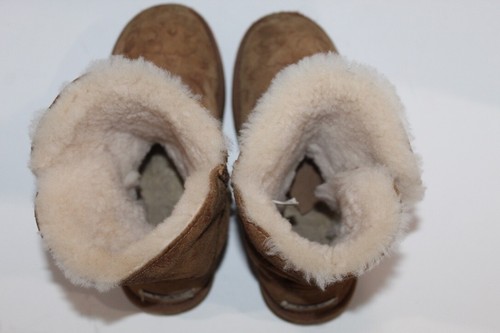 UGG Australia Fauna 3 CHESTNUT Genuine Sheepskin Button Charm Boot 1007960K WARM - Picture 7 of 8