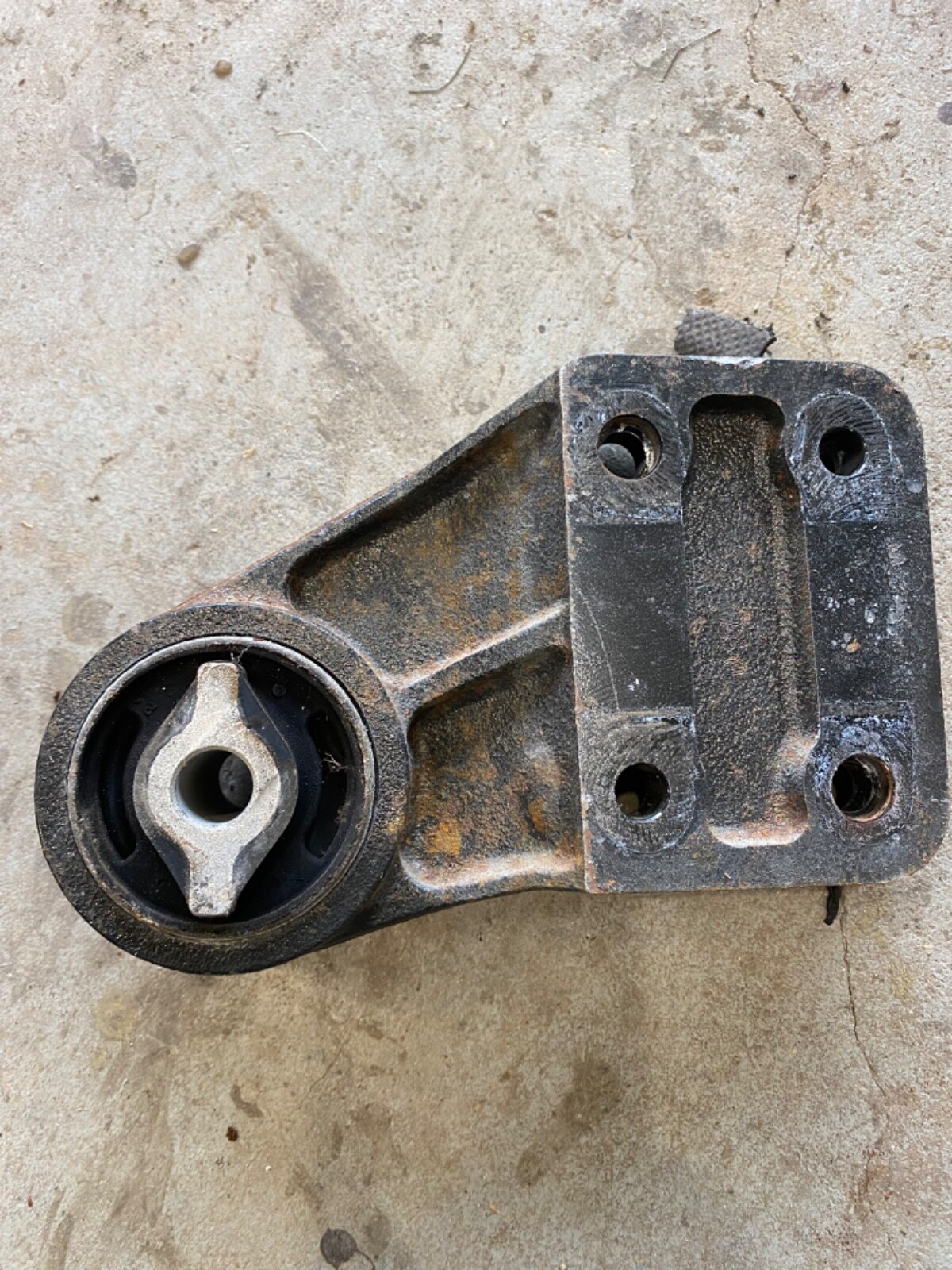 07-18 Maserati granturismo S Right Differential Mount Bracket OEM 12k miles