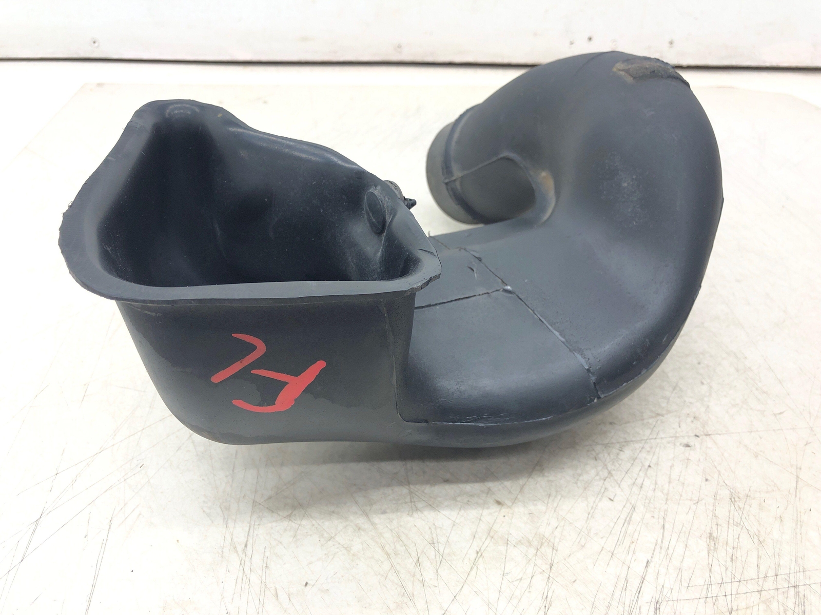 ASTON MARTIN RAPIDE 6.0L 5.9L ENGINE LEFT SIDE AIR INTAKE DUCT TUBE HOSE PIPE