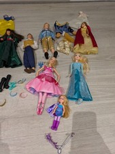 Various  dolls bundle X8  (Cindy/barbie, Elsa, beast, and more Disney 