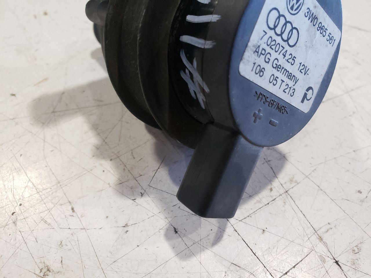 Bentley Continental Flying Spur 2006 Auxiliary water pump P/N 3W0965561
