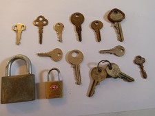 Lot of Old Vintage Locks & Keys Flat Yale, He...