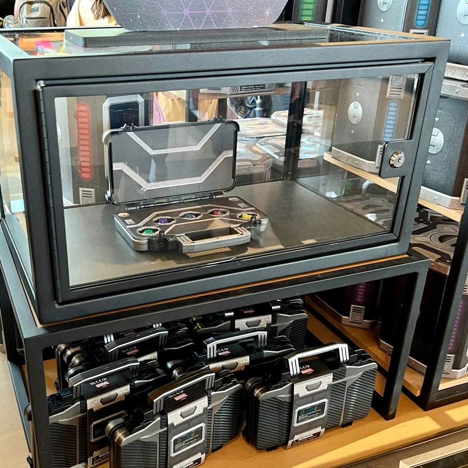 Estuche Piedra Infinita Thanos Rebobinado Cósmico Guardianes de la Galaxia Parques Disney Foto 3 de 4