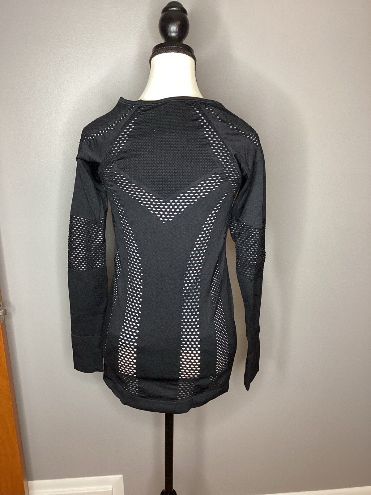 Athleta women's black gray patterned long sleeve … - image 2