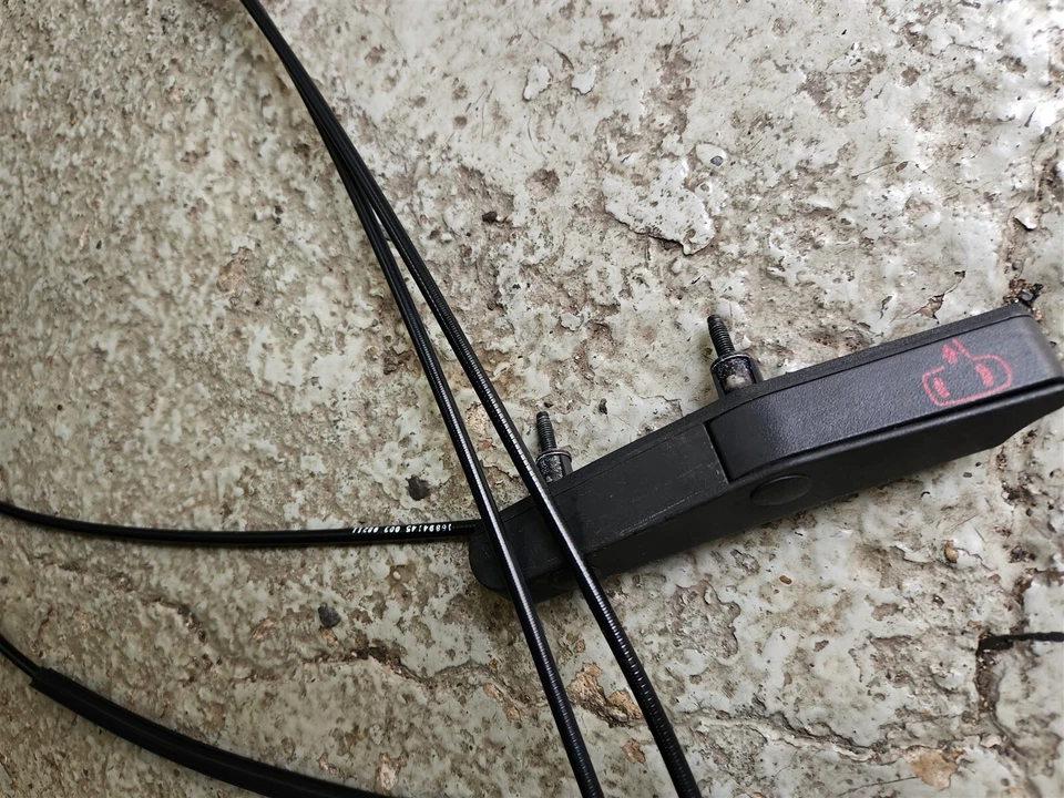 2011 Cadillac CTS V Power Door Lock Actuator DRIVER SIDE Left Latch and Cables - Image 2 of 3