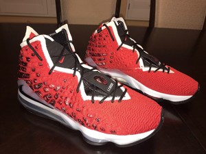 nike lebron 17 air max uptempo