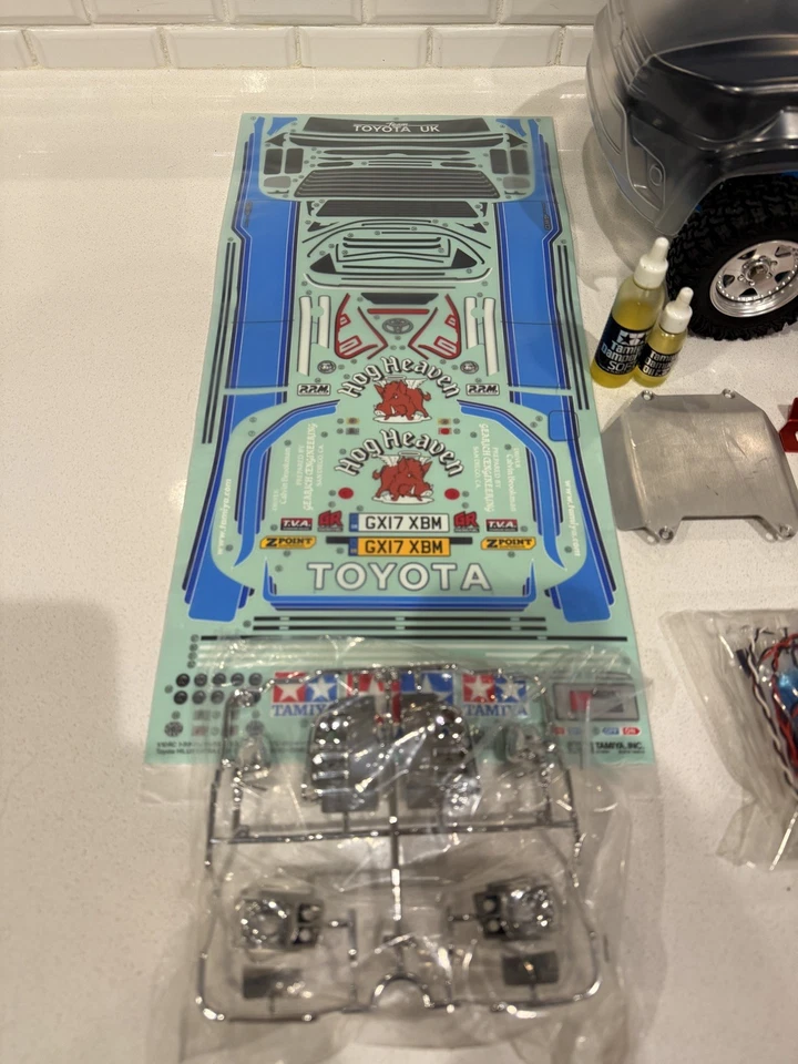 TAMIYA 1/10 Scale Toyota HILUX EXTRA CAB CC-01 4WD Off Road R/C Model Truck Kit - Image 2 of 4