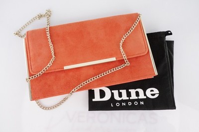 Dune Londo Clutch Envelope Umschlag Terracotta Orange warmes Mohnrot Goldkette V