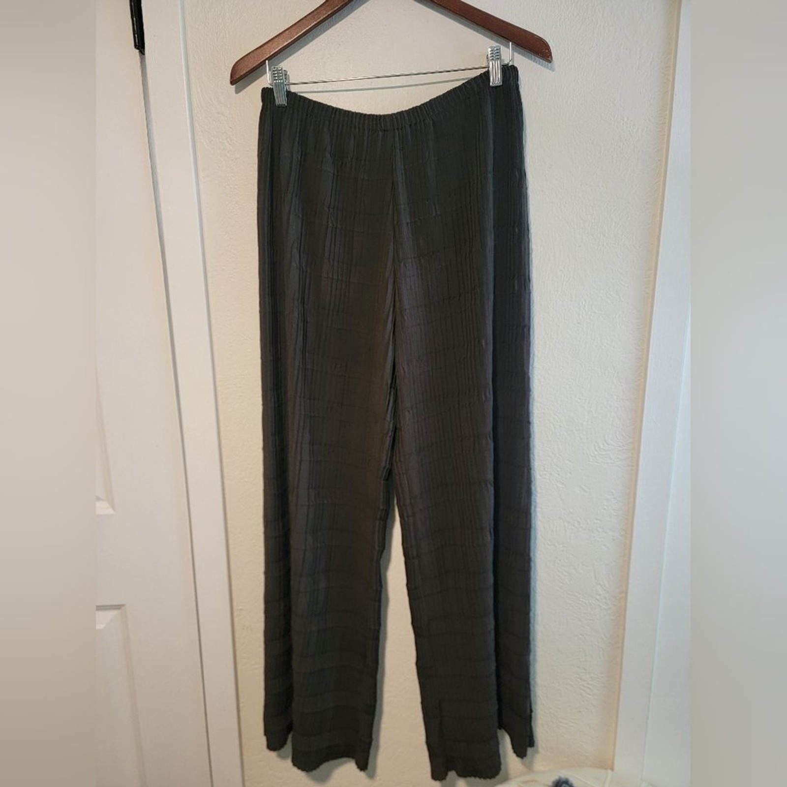 Picture 1 of 4
