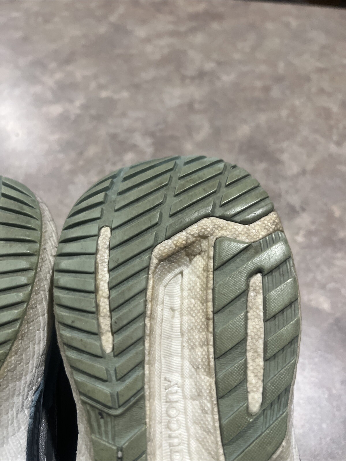 SAUCONY TRIUMPH RUNNING SHOES WOMENS SIZE 8 **RETAIL $160*** thumbnail 9