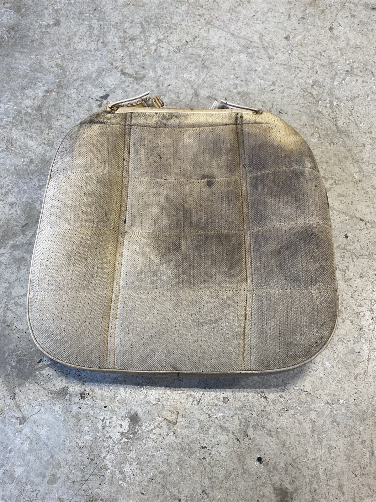 Jeep Cherokee XJ  84-95 Front Seat Bottom Factory TAN (BLK93)