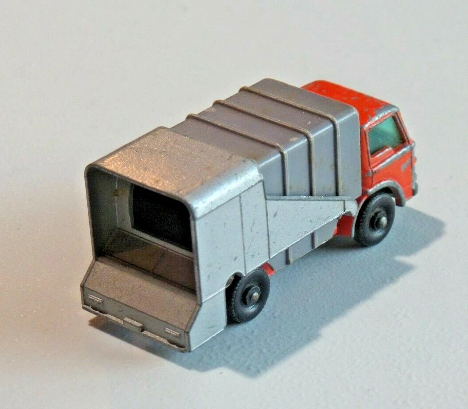 Lesney Matchbox Refuse Truck No. 7 Orange Grey Dumper 1966 England Original 8712 - Image 3 of 4