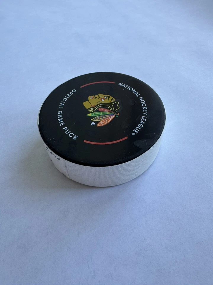 Connor Bedard Juego Usado Disco Desde 100º Punto NHL - Blackhawks v Flames 13/01/25 Foto 4 de 4