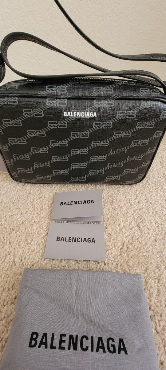 BNWT 100% Auth Balenciaga Signature Medium Camera Bag BB