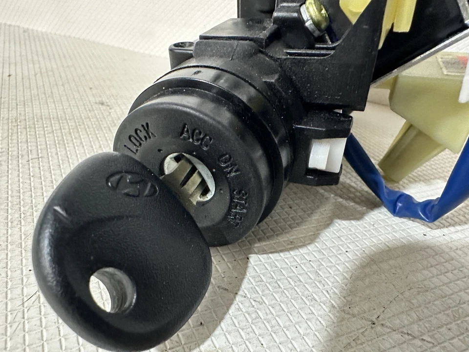 Interruptor de encendido Hyundai Elantra 2011-2016 con llave y cubierta transmisión automática OEM Foto 2 de 4