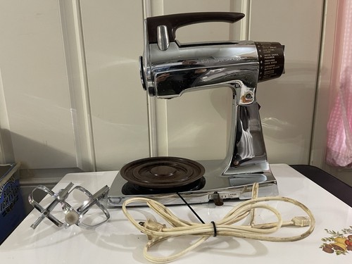 VINTAGE SUNBEAM 1-8B MIXMASTER 12 SPEED MIXER BROWN/CHROME W/BEATERS No Bowls
