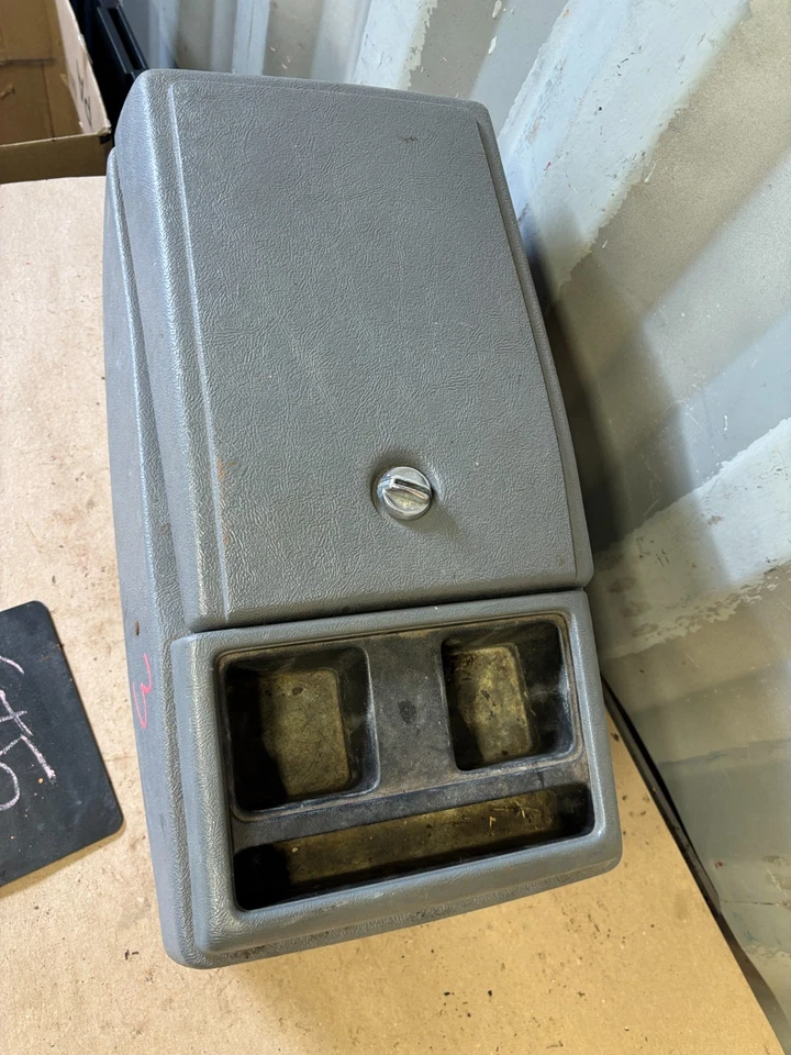 85 86 88 1991 C10 K10 K5 Blazer Jimmy Chevrolet GMC consola central gris OEM Foto 2 de 4