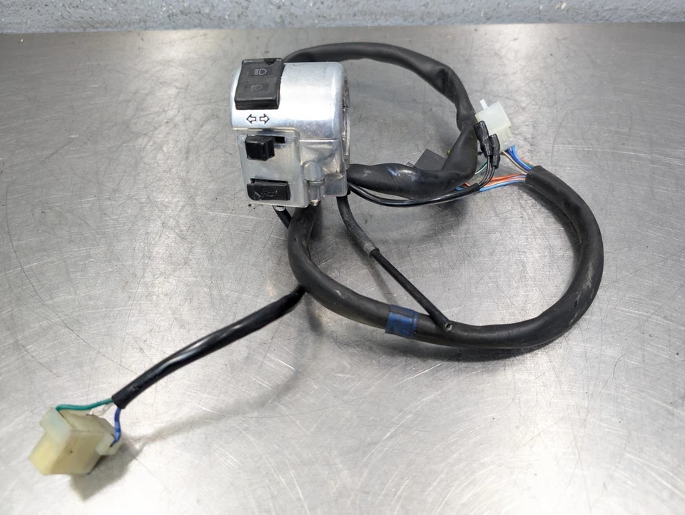 Honda VT1100 C2 Shadow Sabre 2000-2007 OEM Left Turn Signal Switchbox Assy - Image 2 of 4