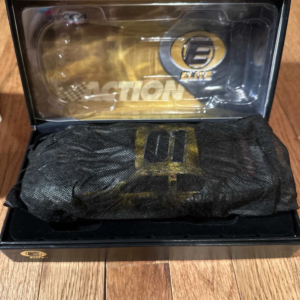 Joe Nemechek #01 U.S. Army 2004 Monte Carlo Elite 311/360 - Image 2 of 4