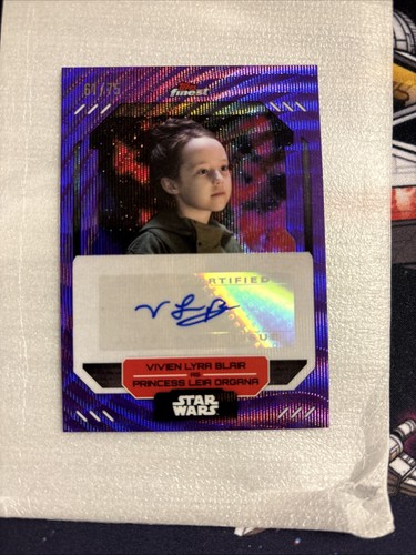 Vivien Lyra Blair as Princess Leia Organa [Red Wave Refractor] #FA-VB Star Wars 2023 Topps Finest Autograph card