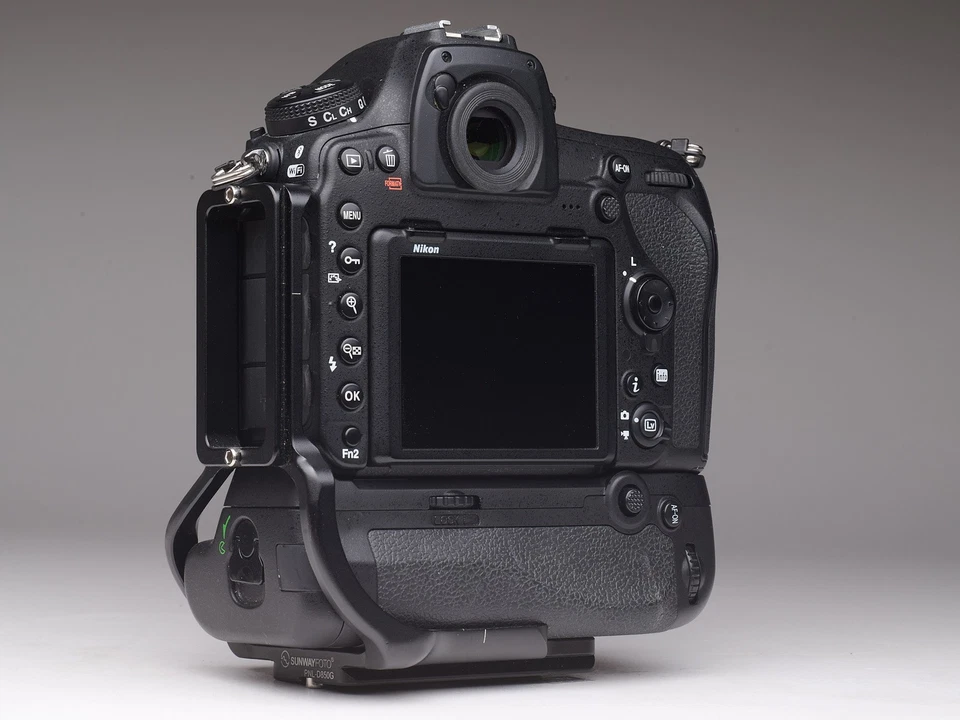 Nikon D850 Gehäuse inkl. Batteriegriff und L-Winkel - Bild 4 von 4