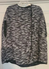Romeo & Juliet Couture Cloak/Cardigan/Shawl Black/White Med Sleeveless NWT