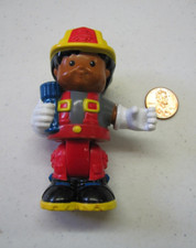 Fisher Price Little People Bombero Afroamericano Bombero Flexible