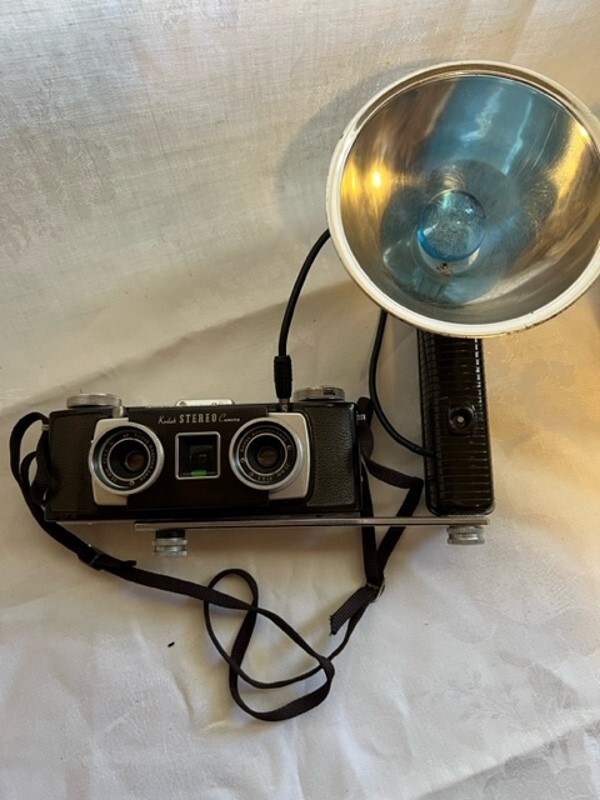 Vintage Kodak Stereo Camera, Flashholder, Viewer & Flashbulbs