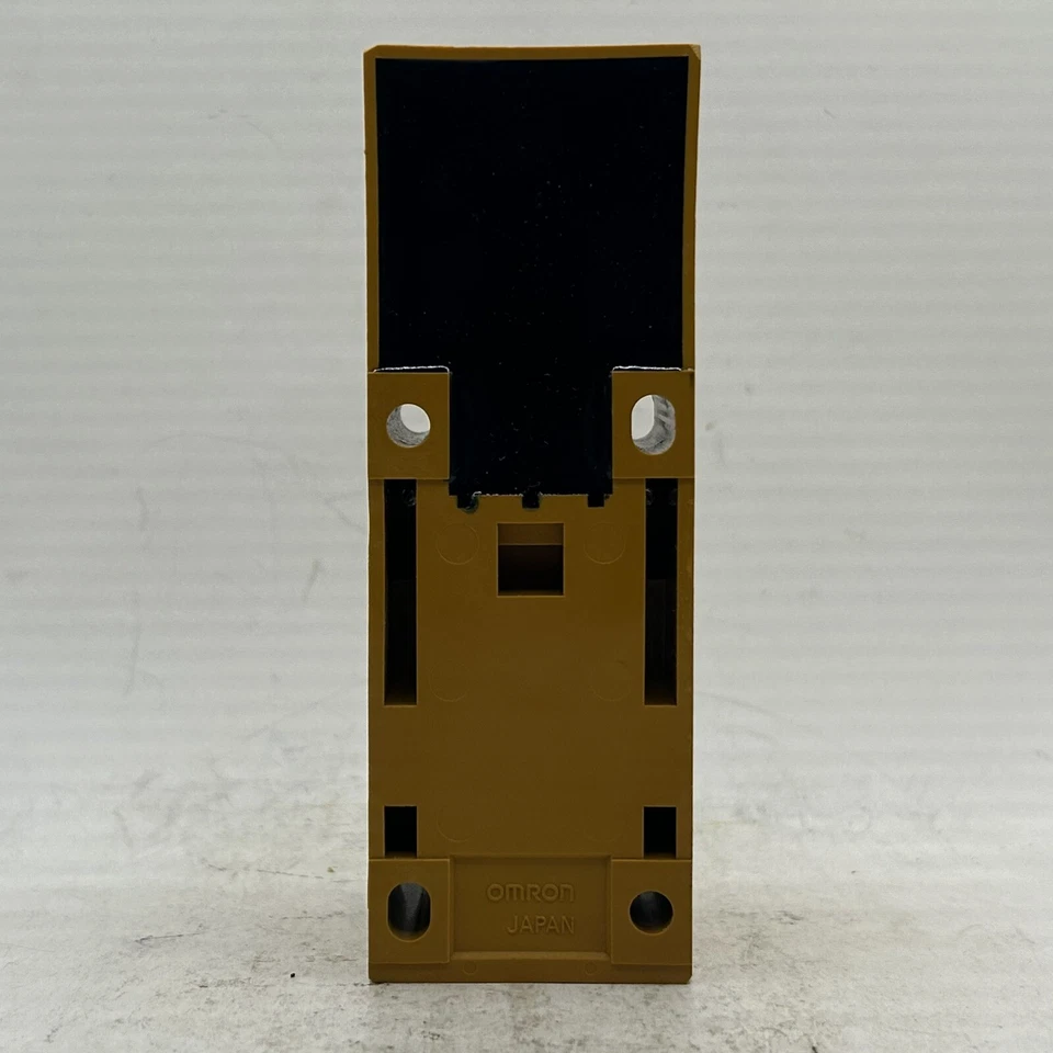 Omron TL-YS15MY14-US Proximity Switch 100-240Vac 50/60Hz 3A - Image 4 of 4