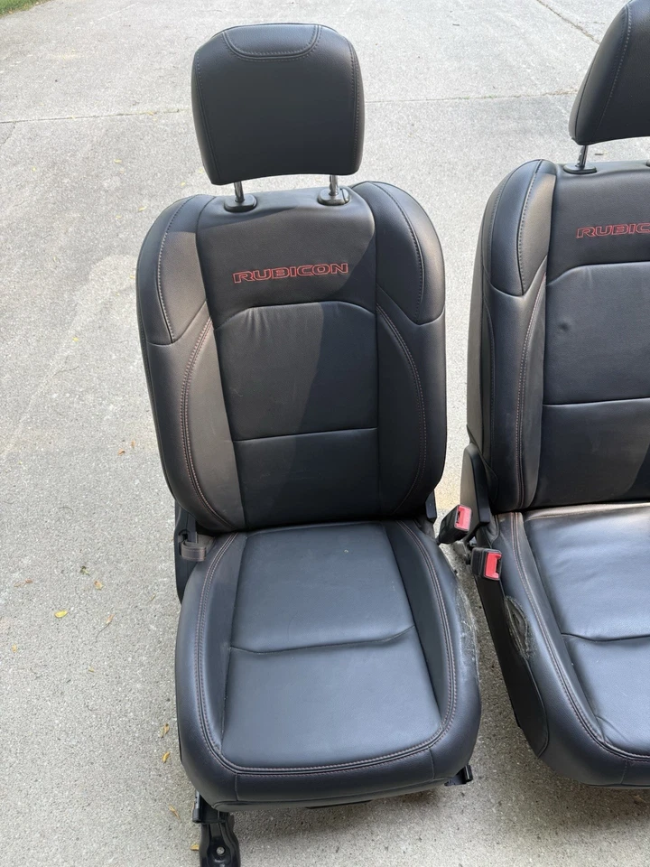 2019-2025 OEM Jeep Wrangler Rubicon Leather Front Seats DAMAGED - Image 3 of 4