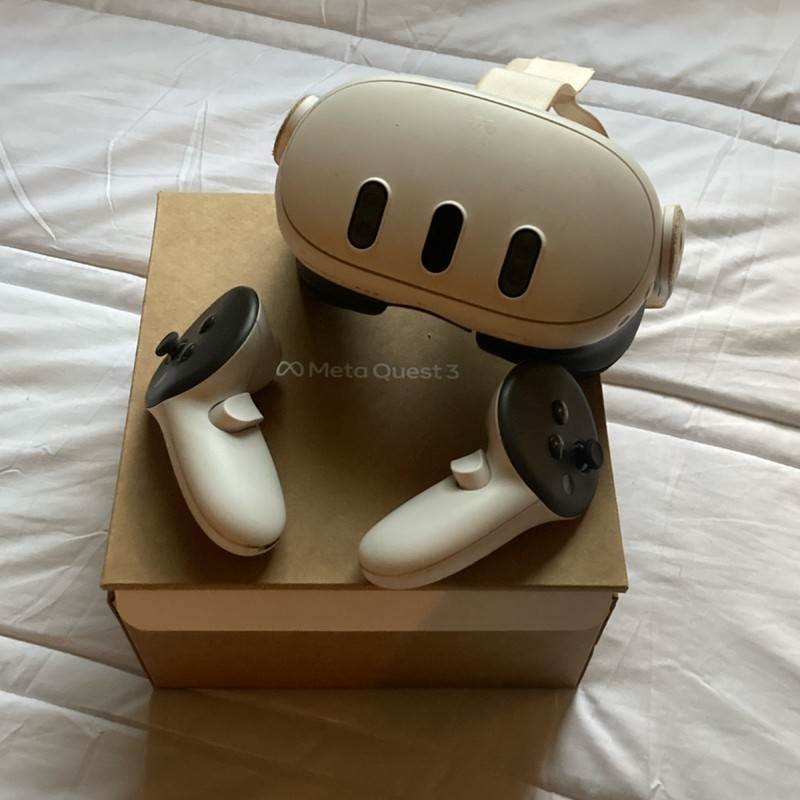 Meta Quest 3 Standalone VR Headset with Controllers, Fully operational.