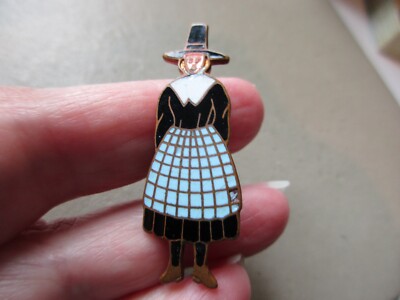 VINTAGE GOLDFARBENE EMAILLE WALISISCHE DAME NATIONALKOSTÜM WALES BROSCHE ANSTECKNADEL ZIEMLICH ALT