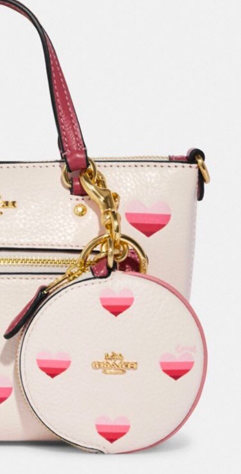 キーホルダー・キーリング COACH Hearts Circular Coin Pouch CA044 Coach Circular Coin Pouch Bag Charm Striped Hearts Print