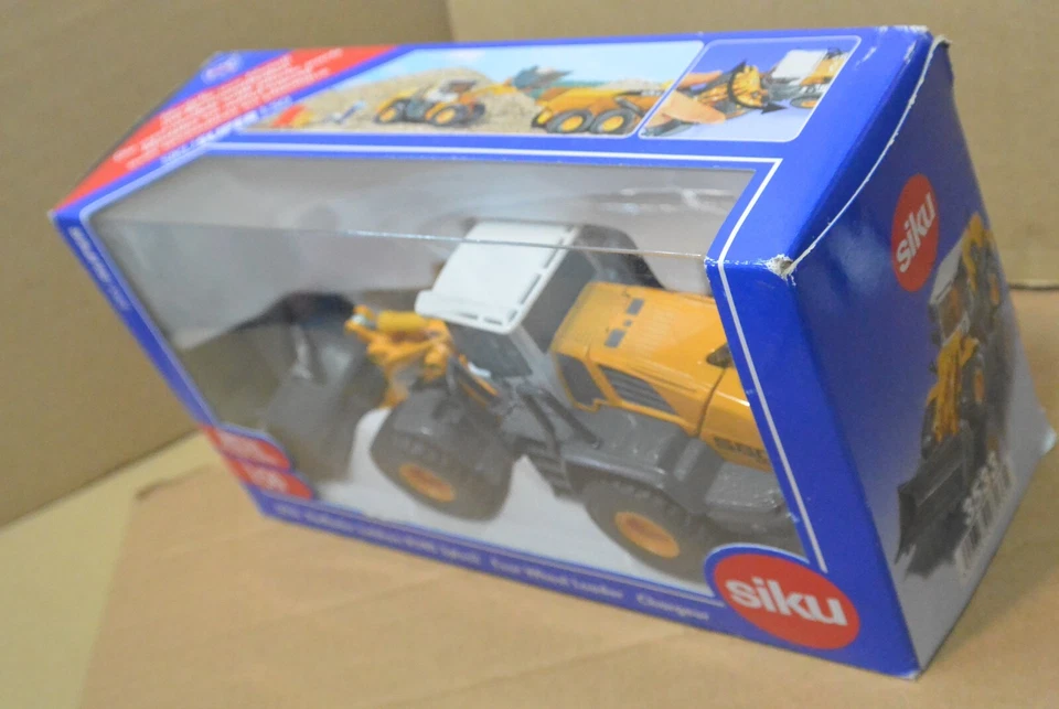 Siku 1:50 DieCast car Lierherr R 580 2plus2 Four Wheel Loader # 3533 - Image 3 of 4