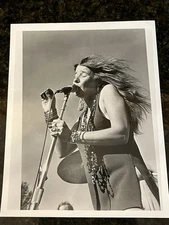 JANIS JOPLIN ~ 8"x10" B/W PHOTO LIVE on STAGE ~ HAS SNIPE ON BACK  UNIVERSAL