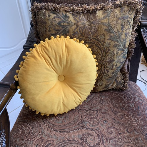 VTG Mustard Gold Yellow Velvet Tufted Round Pillow PomPom Trim Center Button 14” - Picture 8 of 9