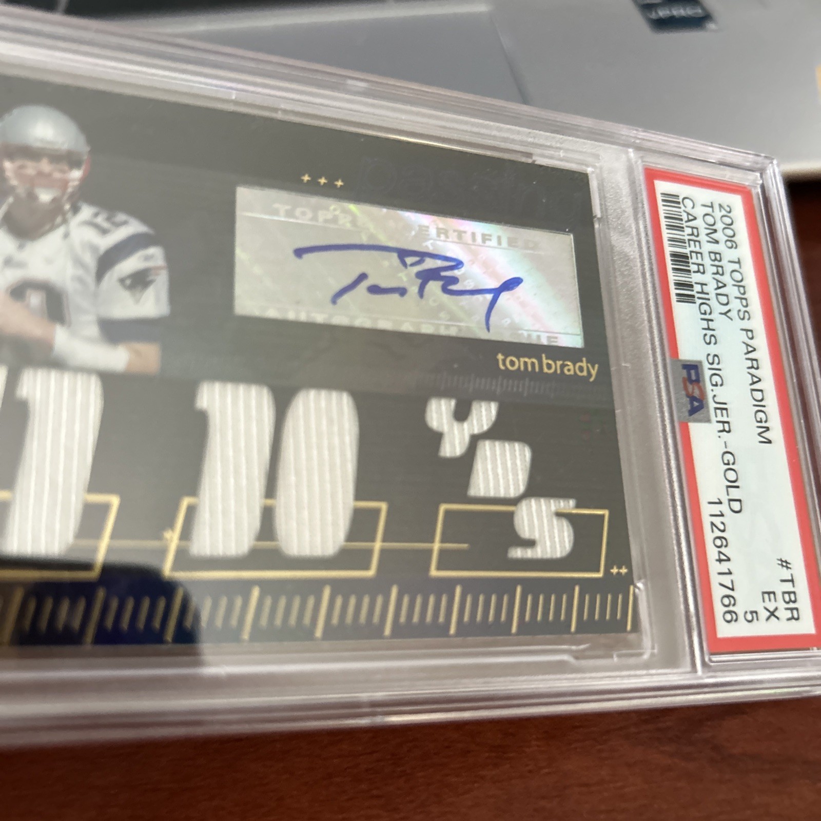 TOM BRADY PSA 2006 TOPPS PARADIGM TRIPLE JERSEY GOLD AUTO 16/25 Very Low POP view 2