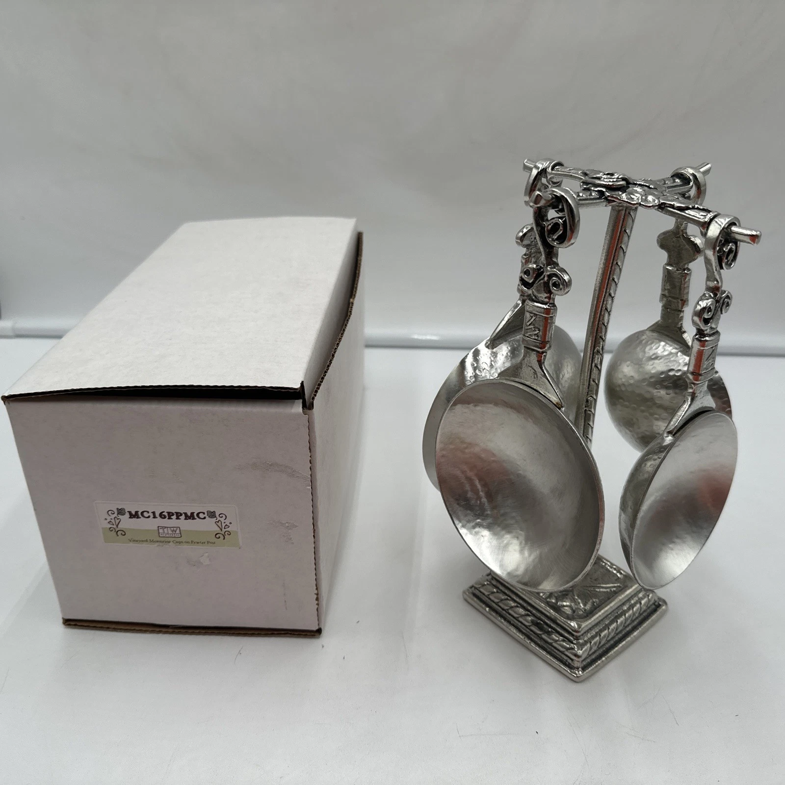 Tin Woodsman Pewter Vineyard Measuring Cups On Pewter NIB Baking Cooking
Opens in a new window or ta