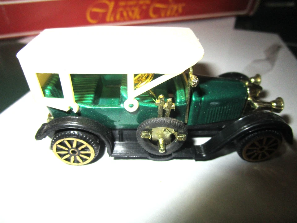 Matchbox Sized Car:   Made in China S1/51  S8034  White and Green - Image 2 of 4