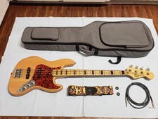 Squier Vintage Modified 70s Jazz Bass Maple fingerboard w/Custom Upgrades - Mint