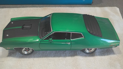 1971 ford  Torino Cobra S  auto world  green  1/18 DIECAST CAR no box