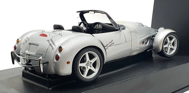 Autoart 1/18 Scale 78212 - 1998 Panoz AIV Roadster - Silver - Image 2 of 4